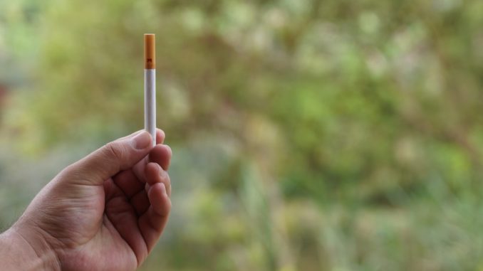 smoke_cigarette_cancer_hand_marlboro-1052077.jpg!d