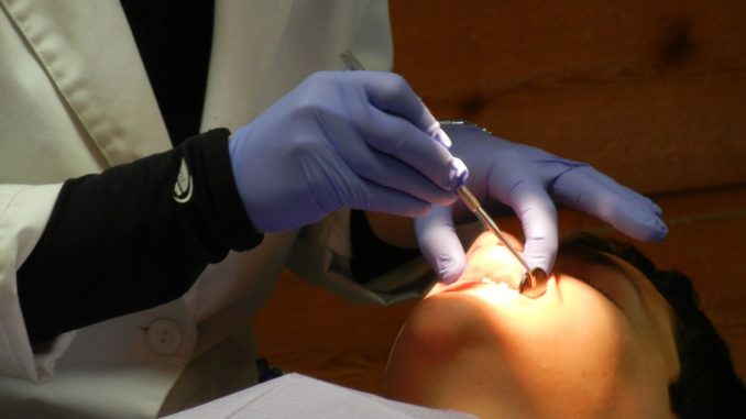orthodontist-287285_1920