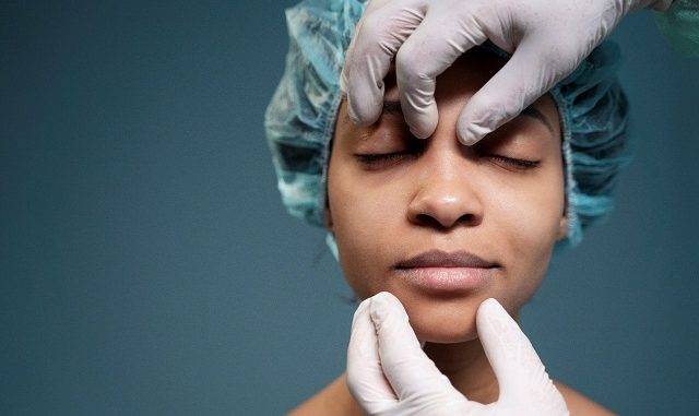 Qu'est-ce que la rhinoplastie de greffe de cartilage costal Qu'est-ce que la rhinoplastie de greffe de cartilage costal ?